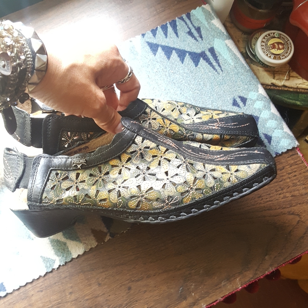 Pikolinos leather low heel mules
